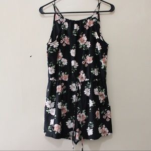 Floral romper with pockets